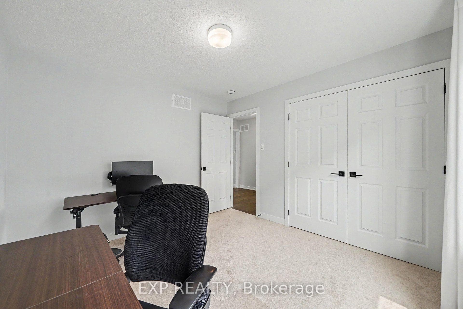 818 Crossgate Street photo 31