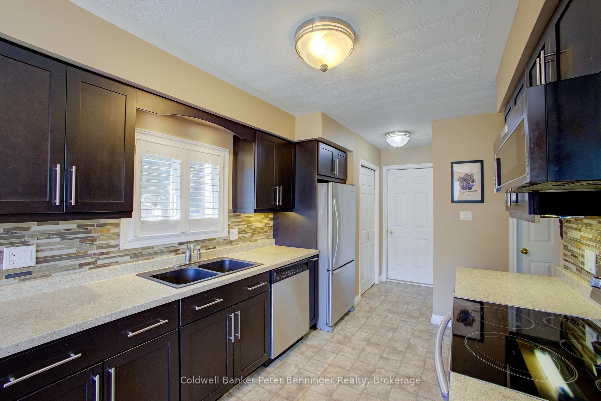 737 Mackendrick Drive photo 14