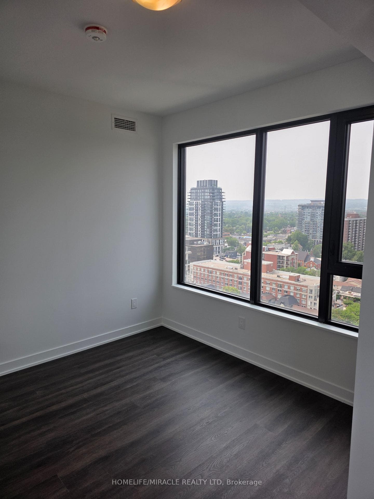 2075 Lakeshore Road Unit 1702 photo 6
