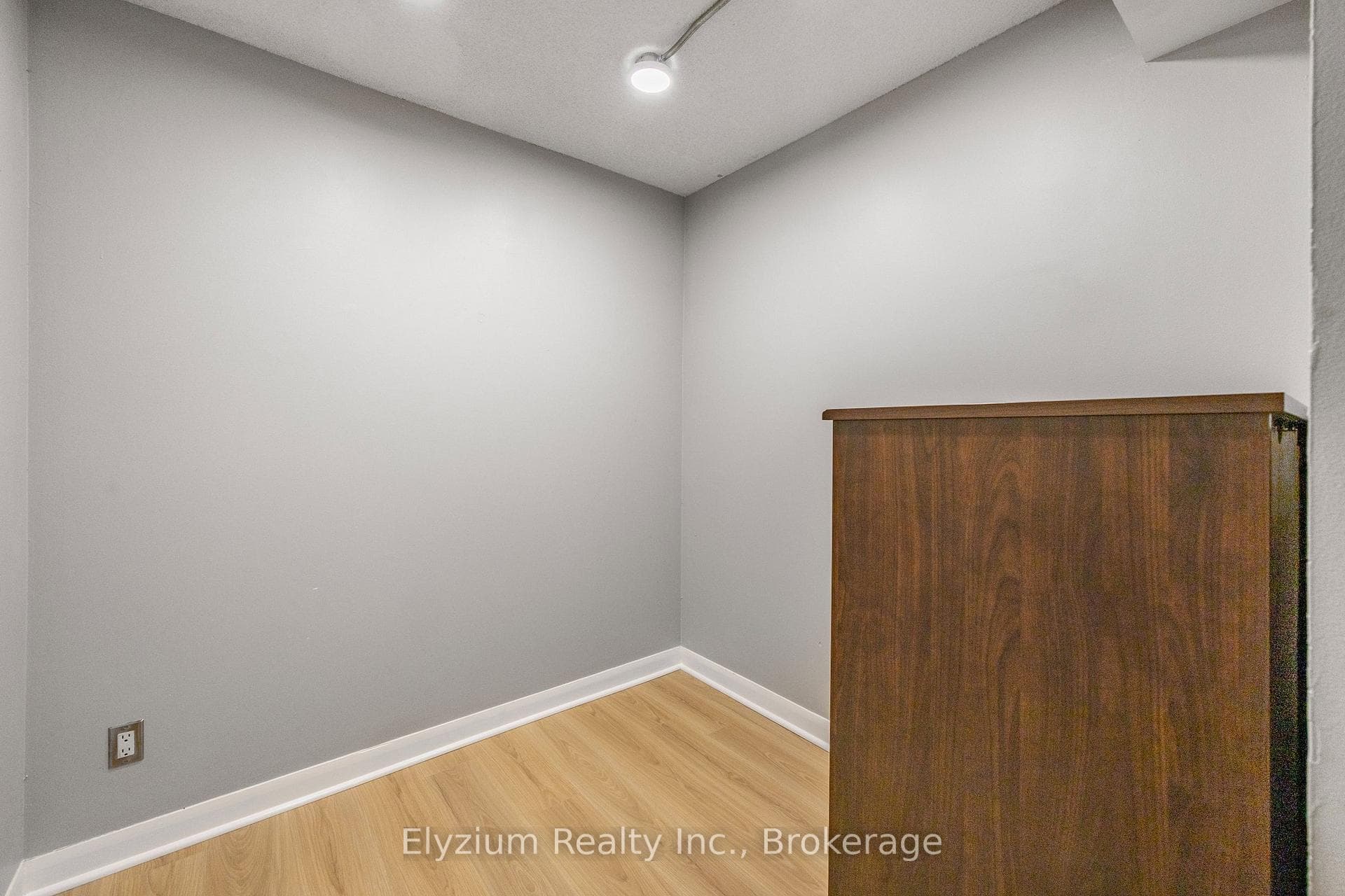 323 Richmond Street Unit 303 photo 21