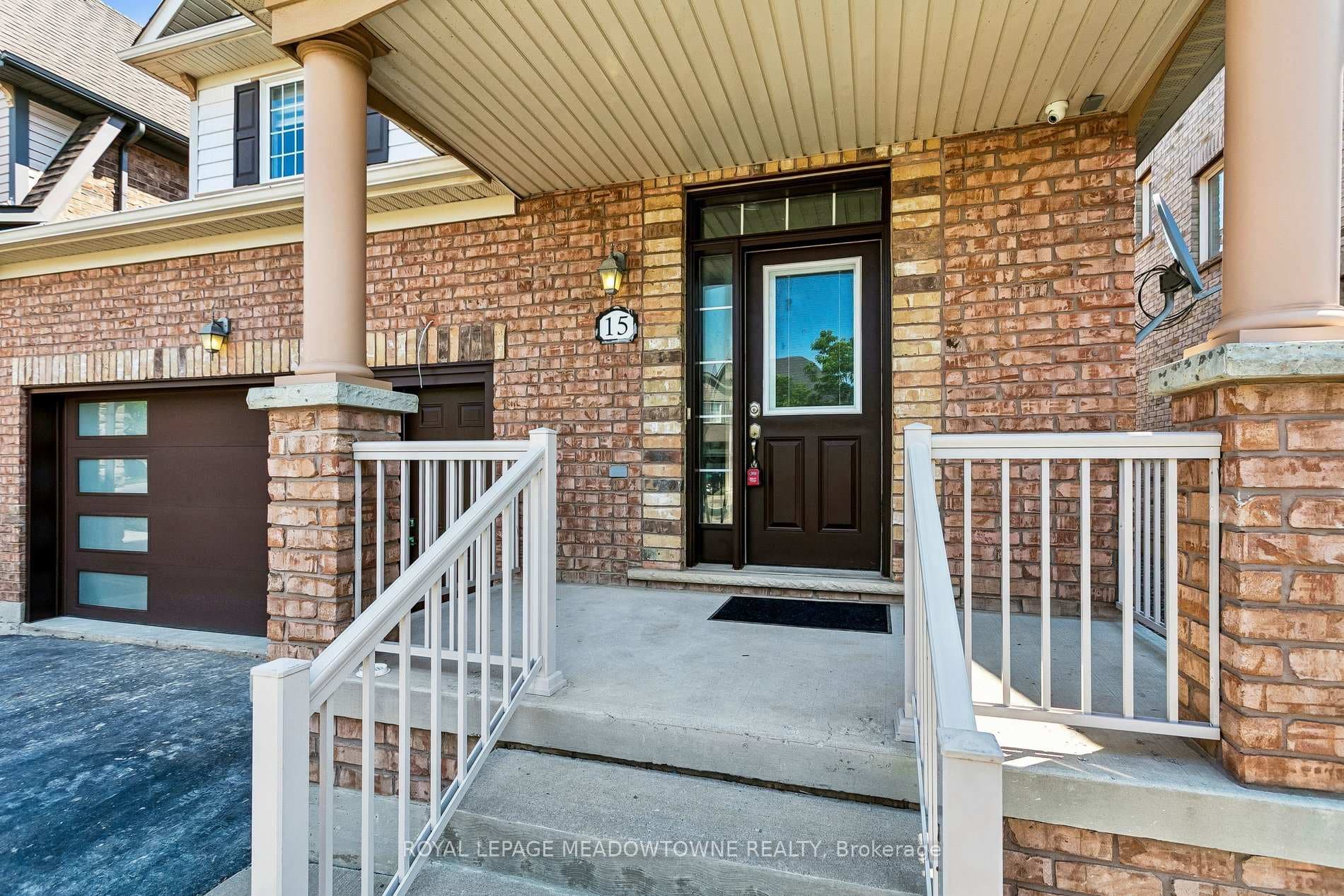 15 Learmont Avenue Unit Upper photo 2