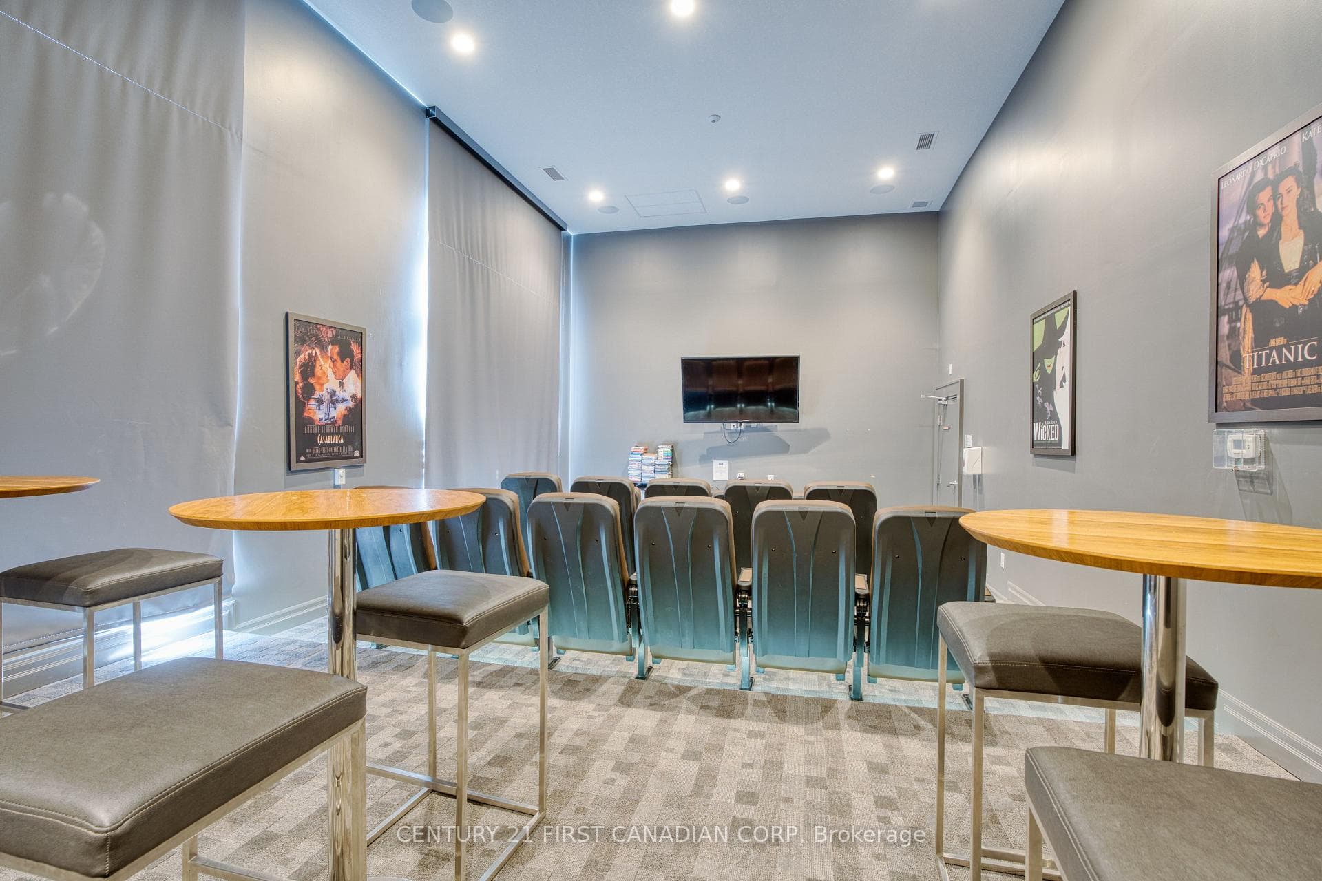 240 Villagewalk Boulevard Unit 812 photo 37