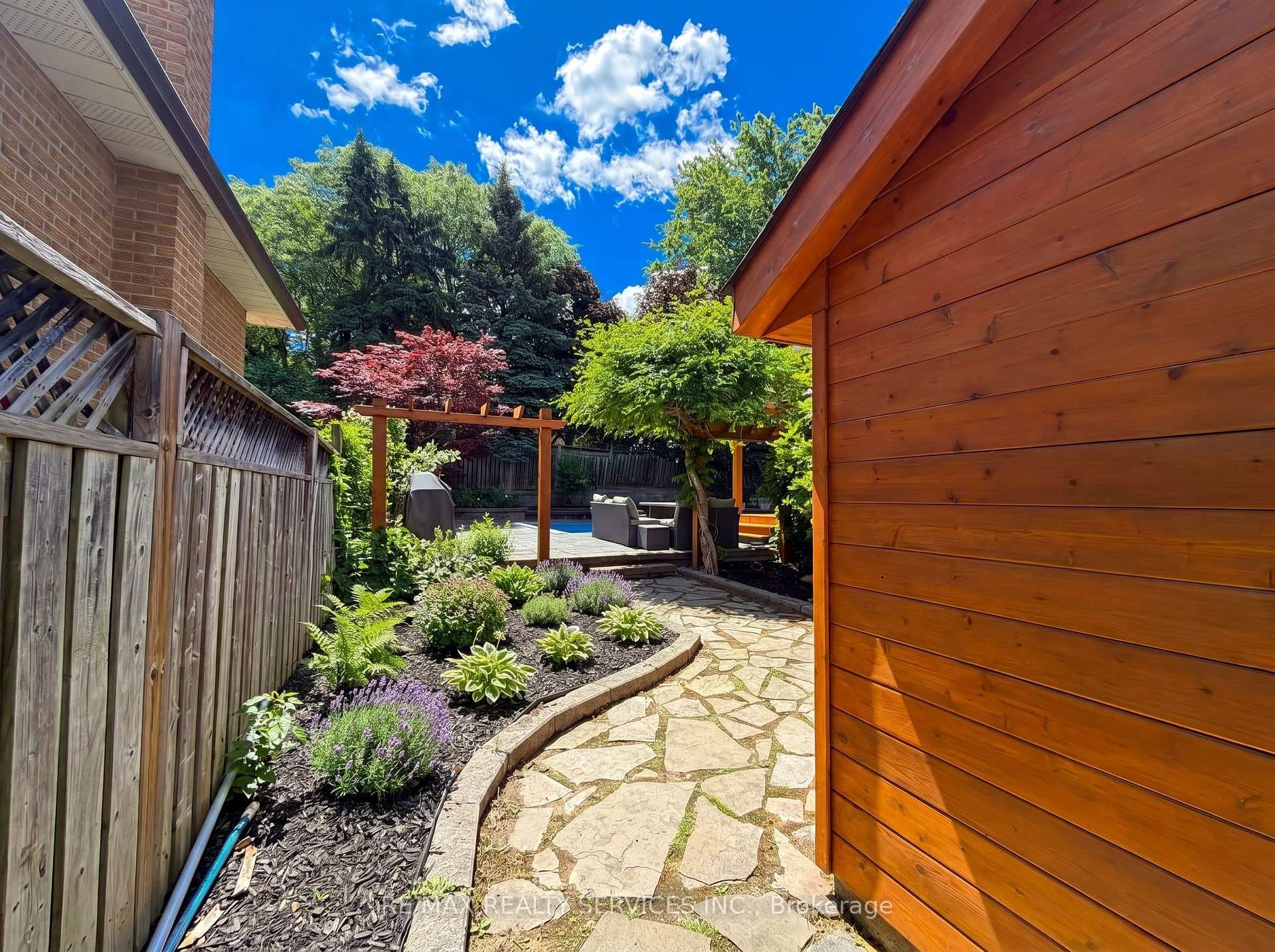 238 Laurier Avenue photo 25