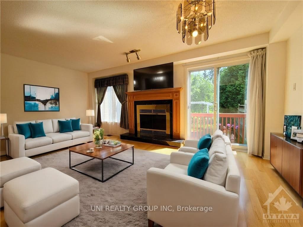 96 WESTPOINTE Crescent photo 6