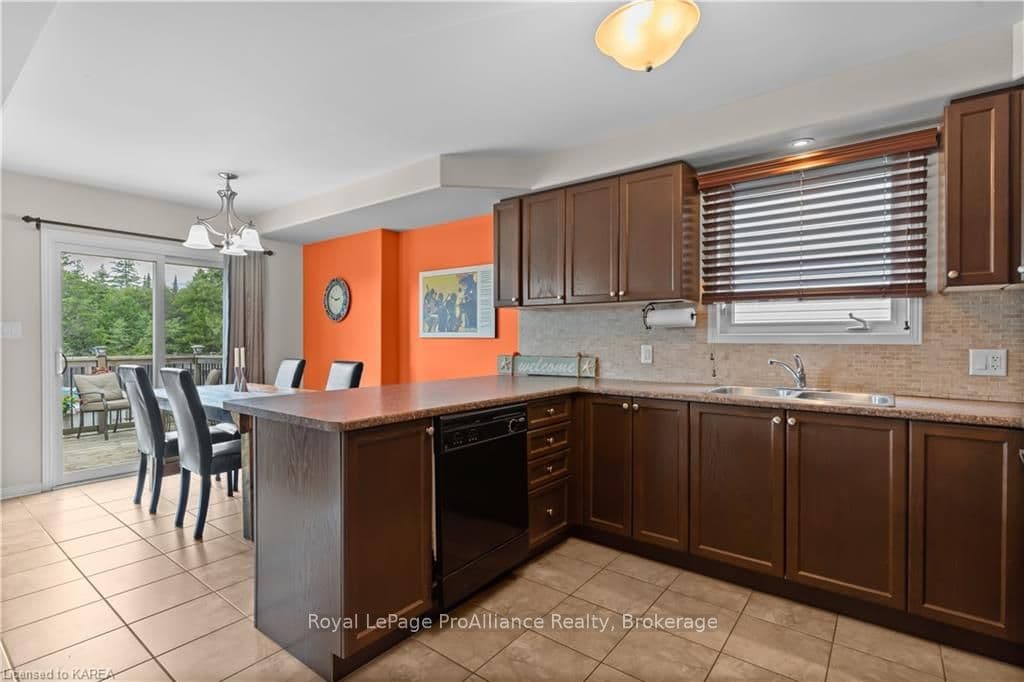 1455 ALBANY Drive photo 12