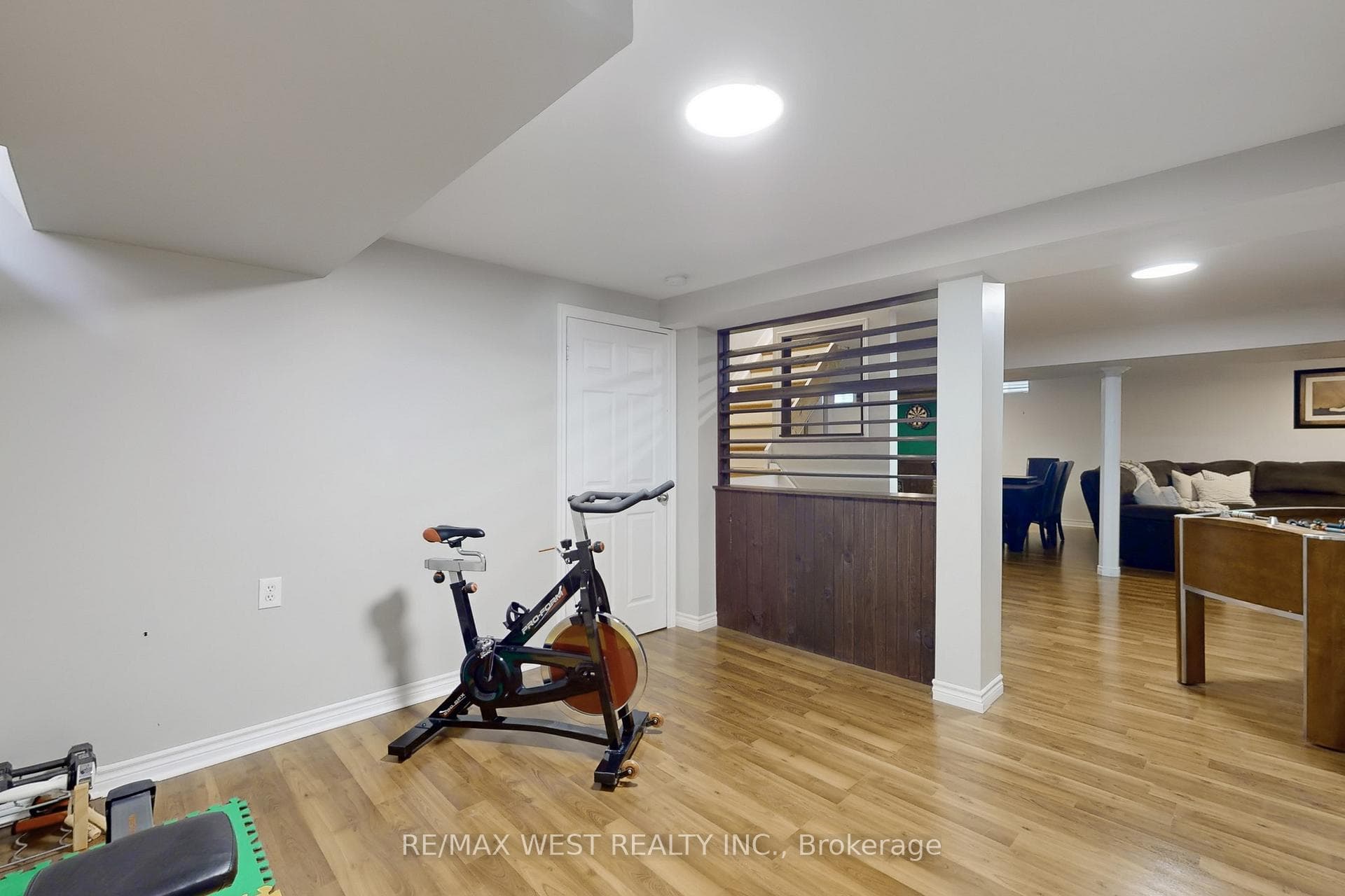 104 Hewitt Crescent photo 36