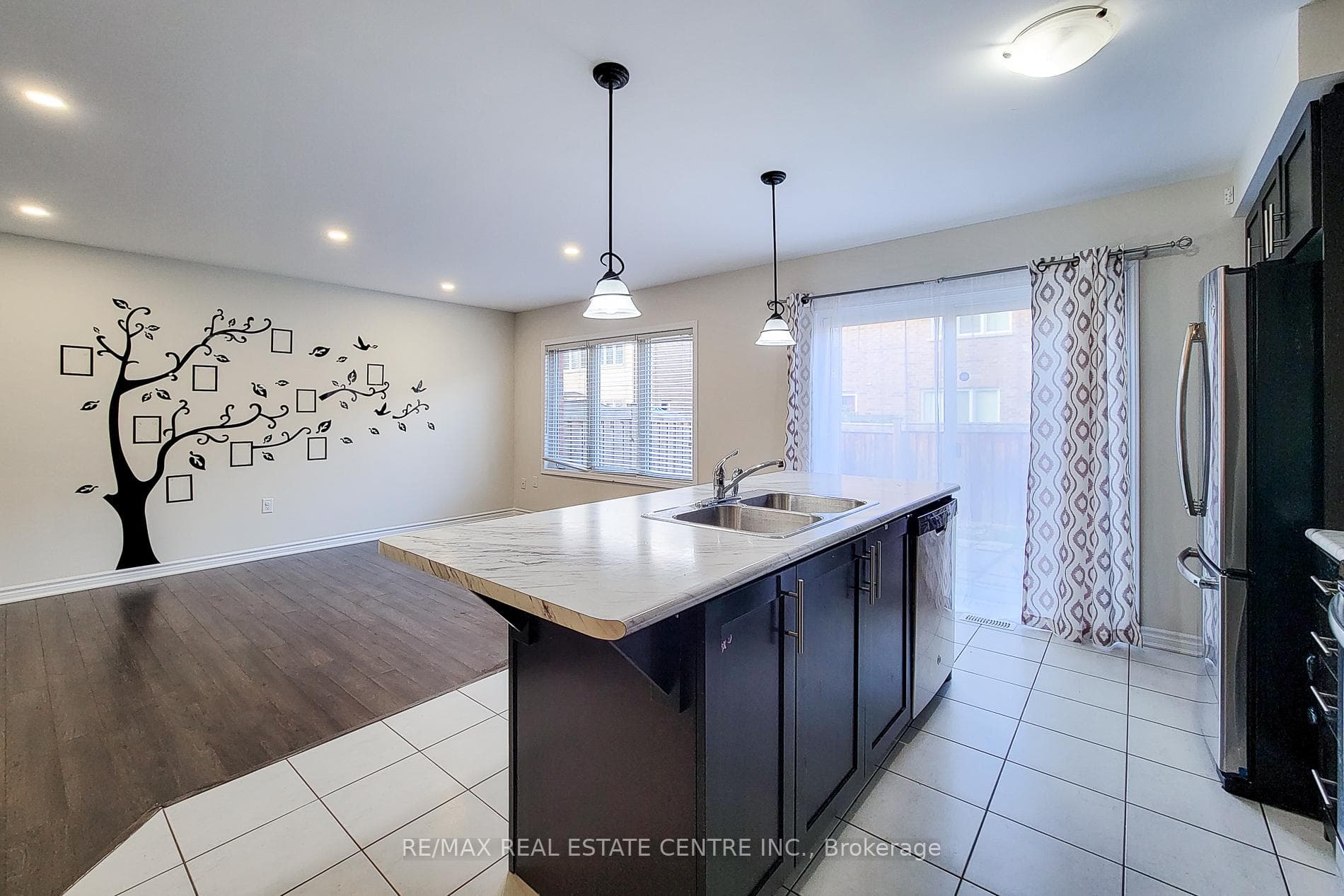 82 Reichert Court photo 32
