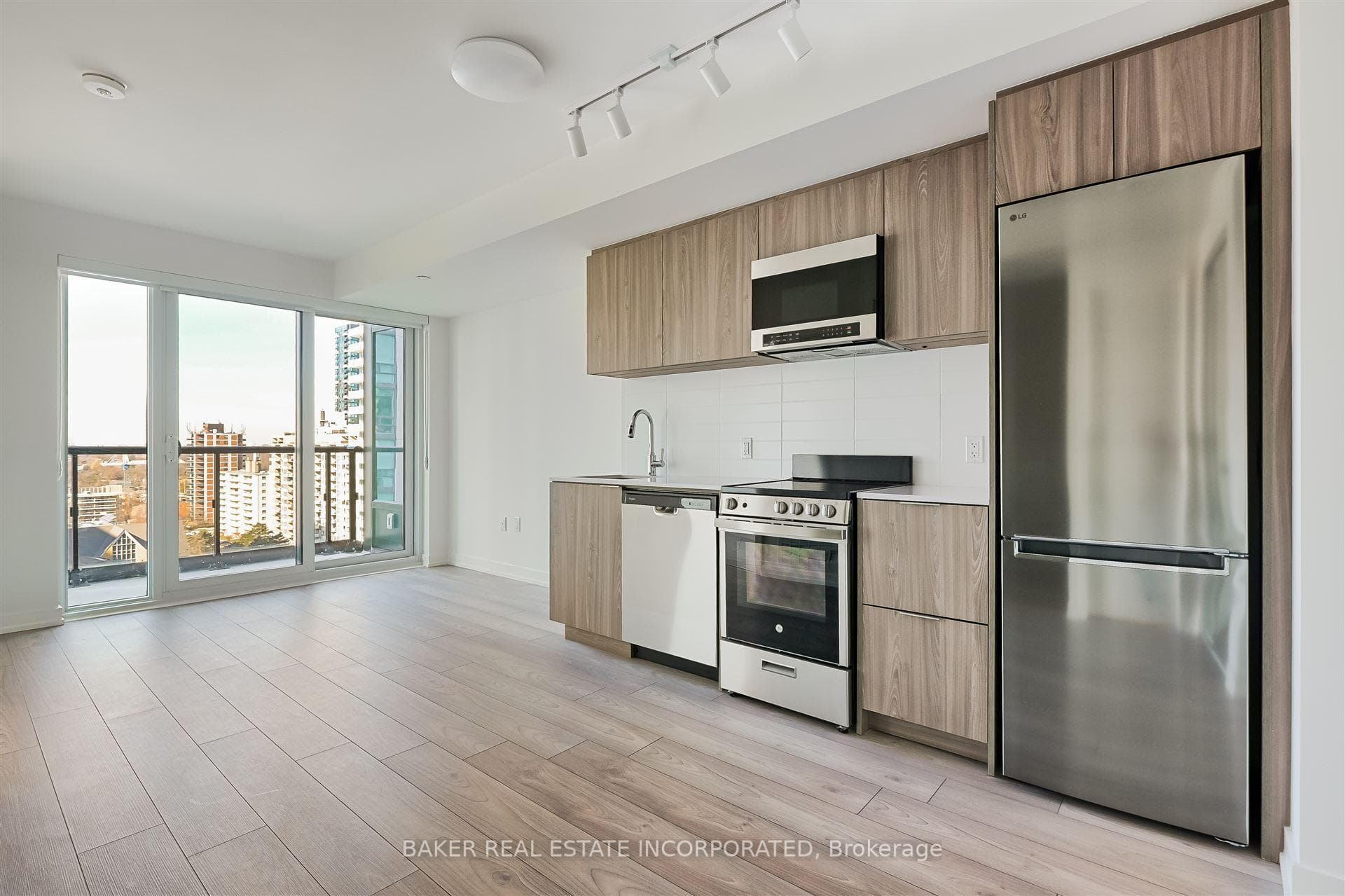 223 Redpath Avenue Unit 806 photo 5