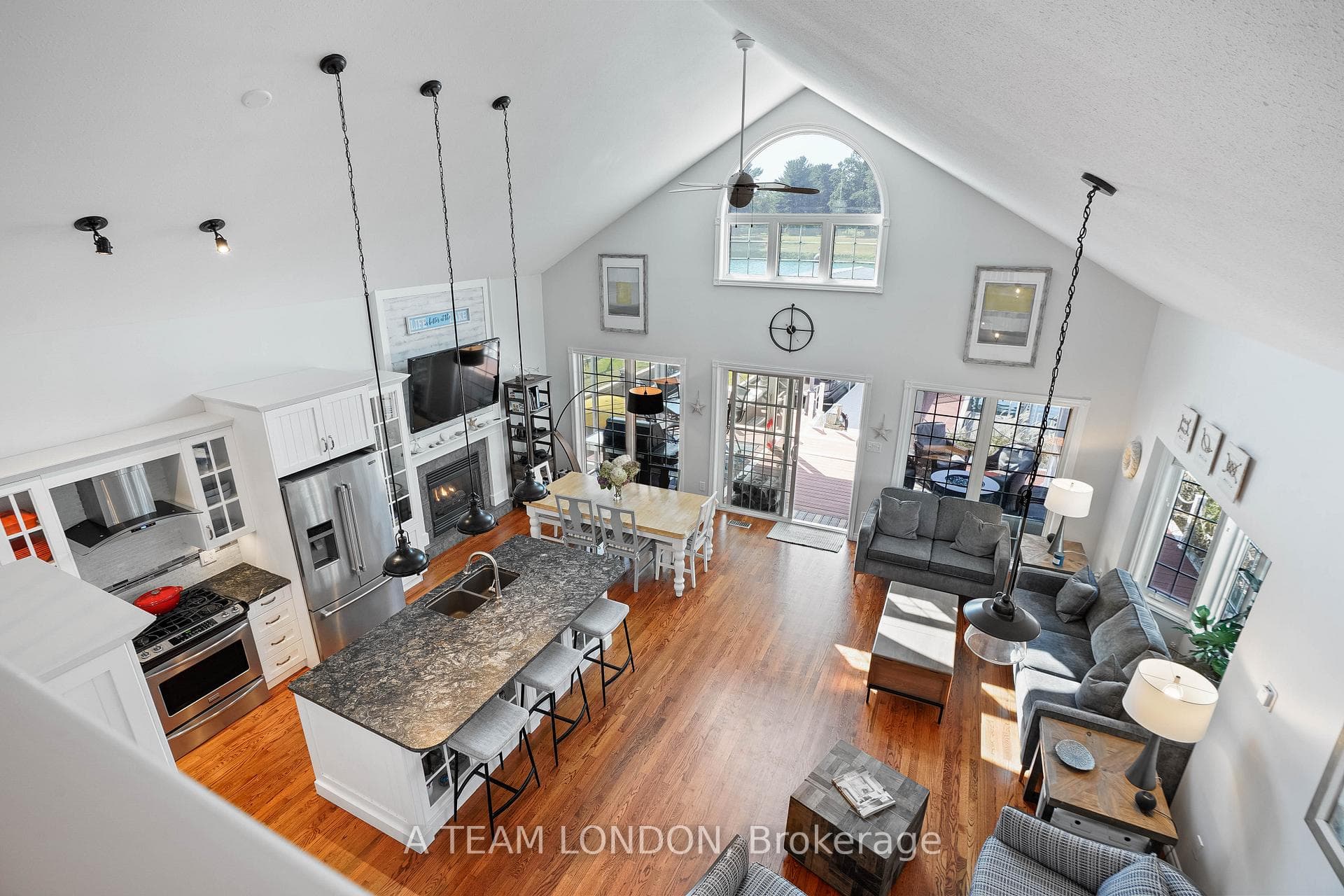4749 Riverside Drive photo 9
