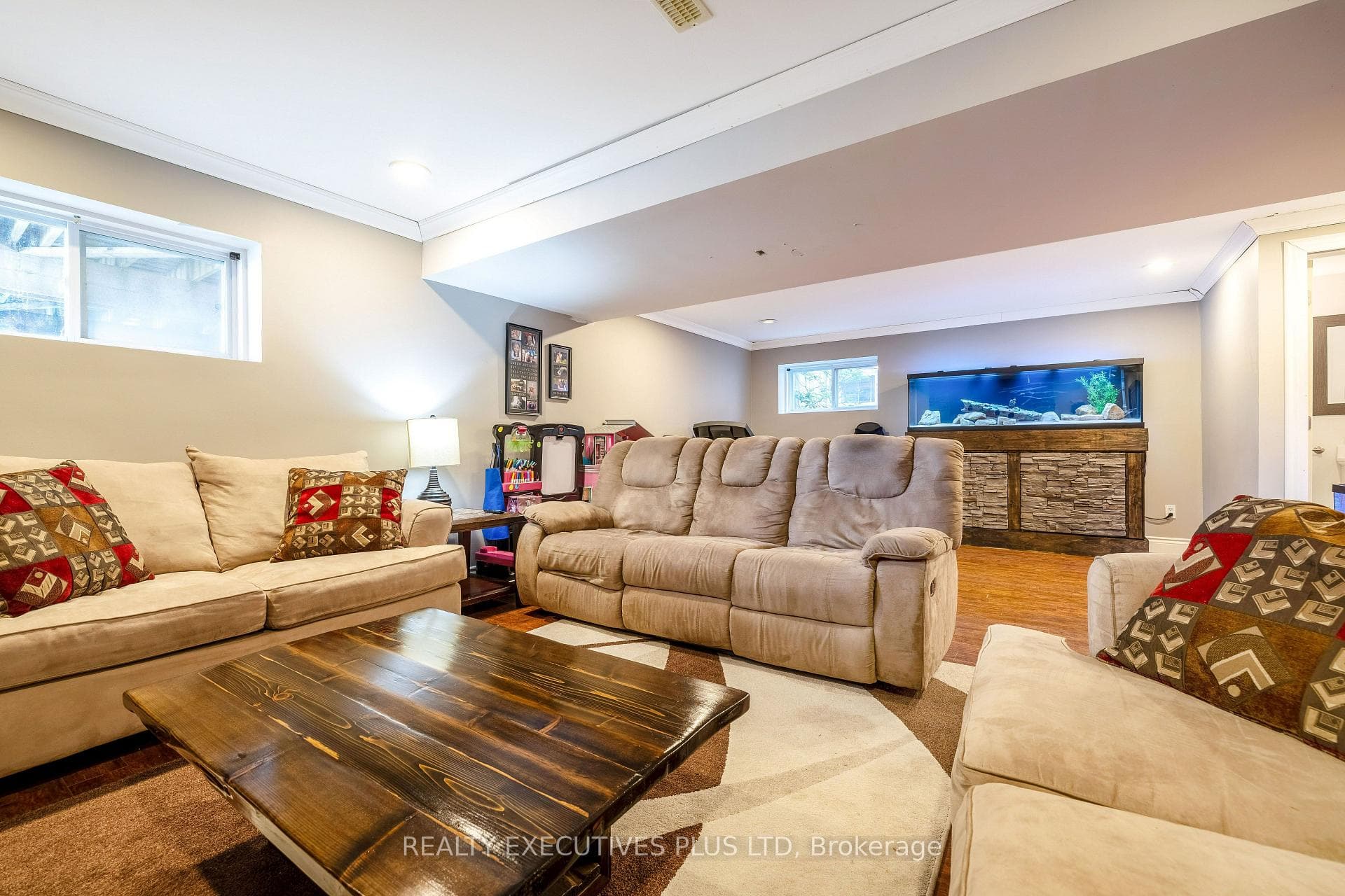 56 Dinnick Crescent photo 28