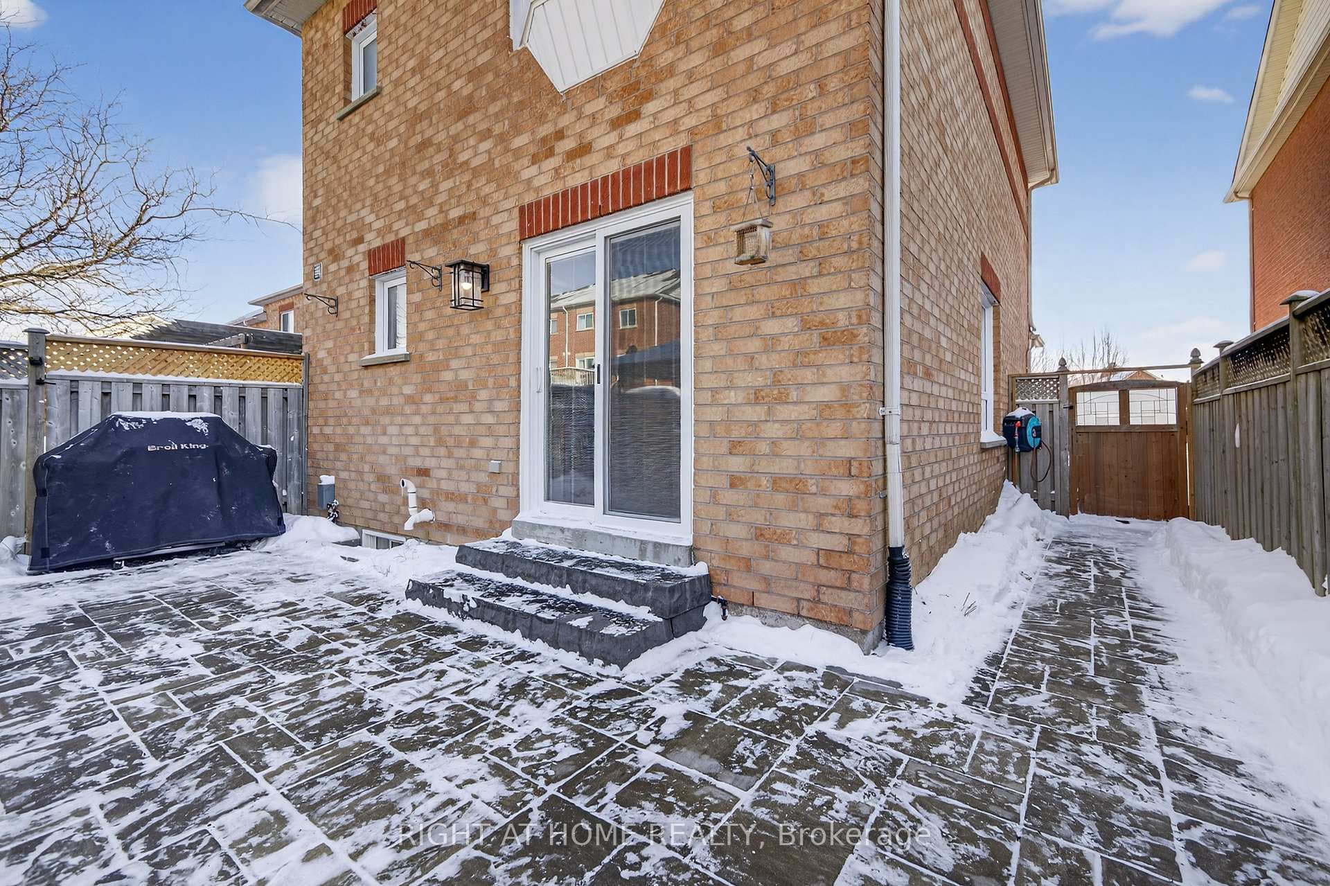 42 DRAKE Drive photo 7