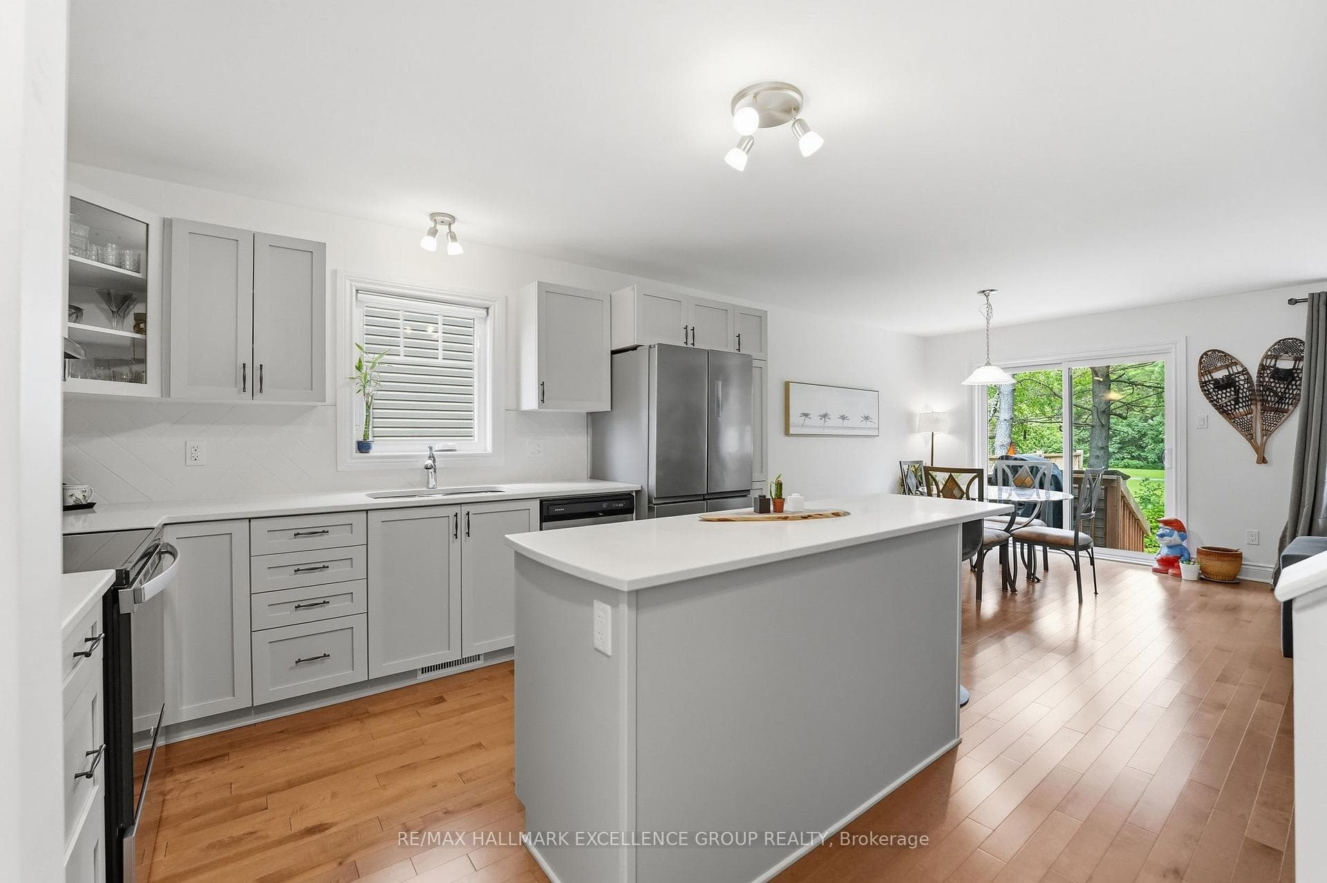 241 Dion Avenue photo 9