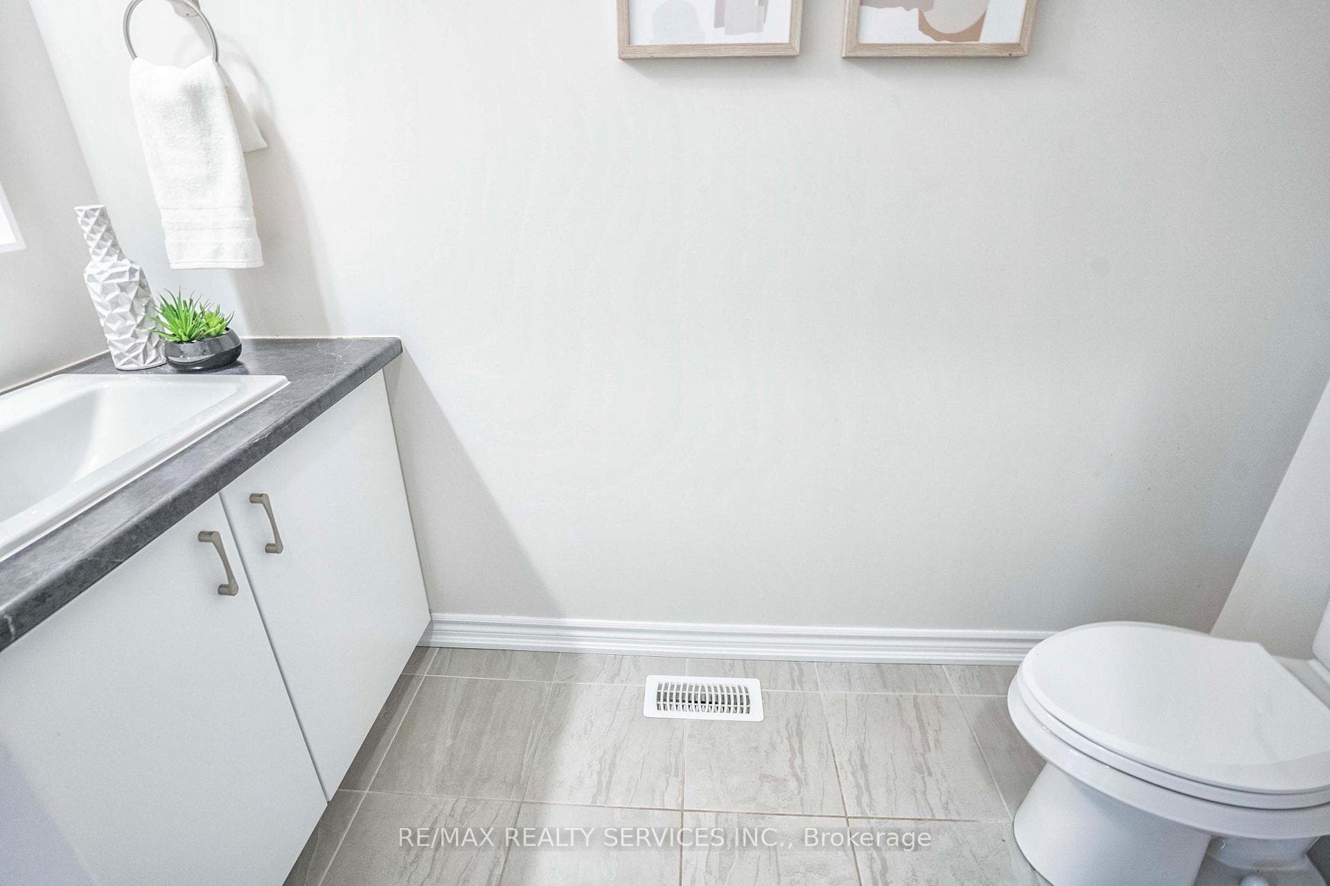 194 Bethune Avenue photo 17