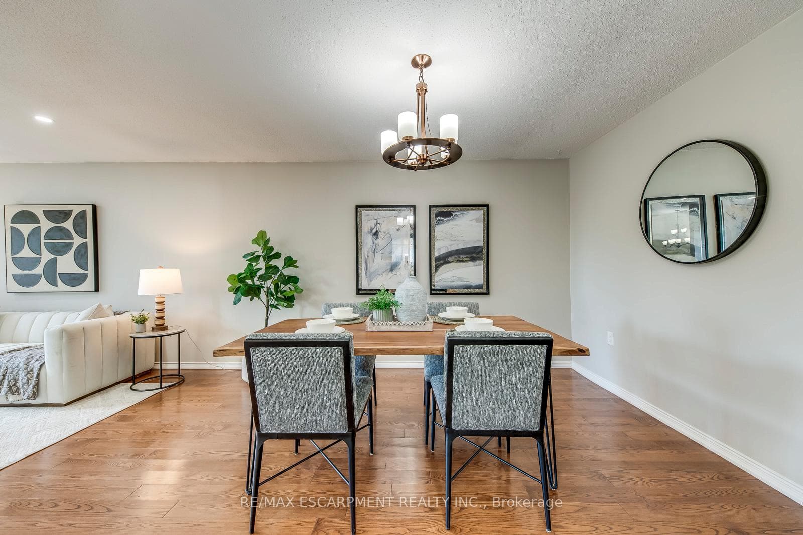 2309 Malcolm Crescent photo 14