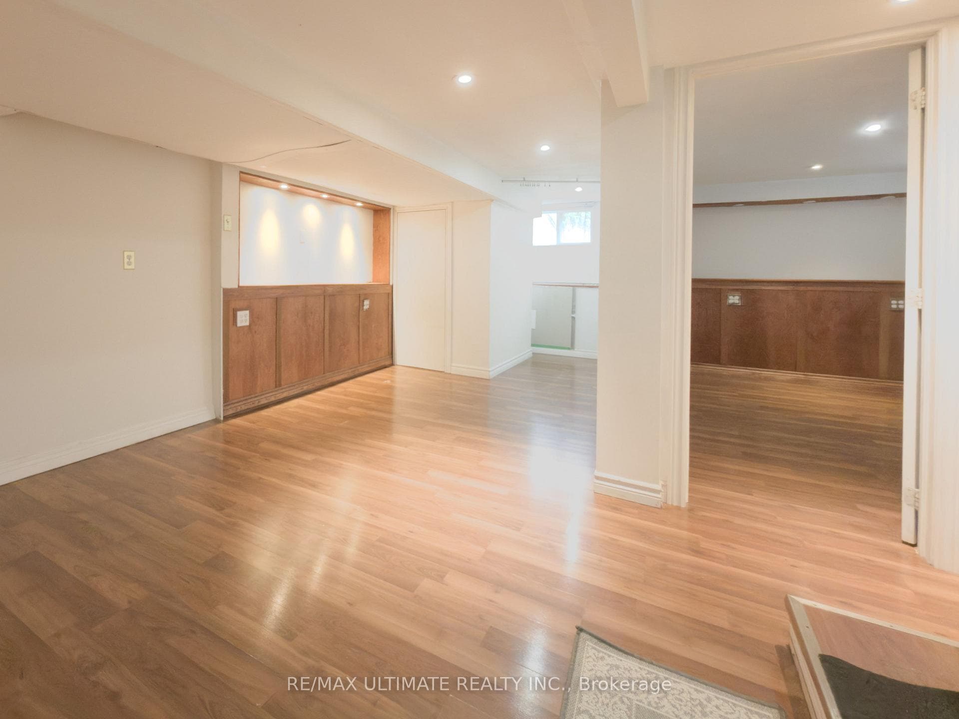 46 Lorindale Avenue Unit Lower photo 2