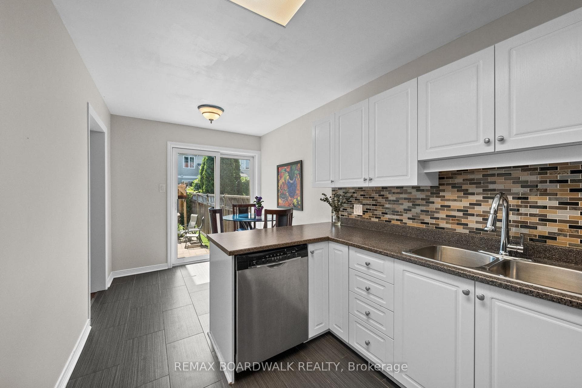 50 Gray Crescent photo 12