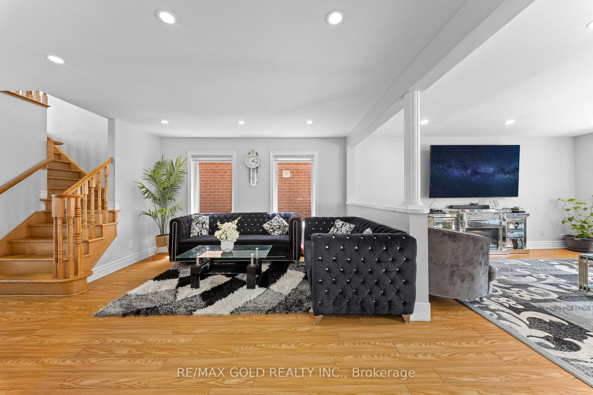 8 Bayridge Drive photo 4
