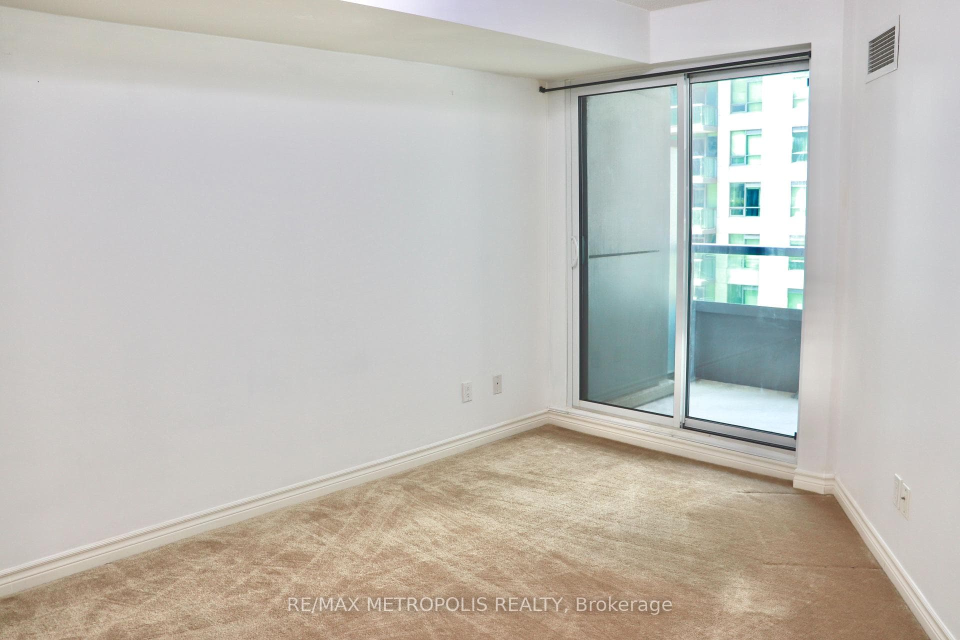 19 Grand Trunk Crescent Unit 815 photo 6