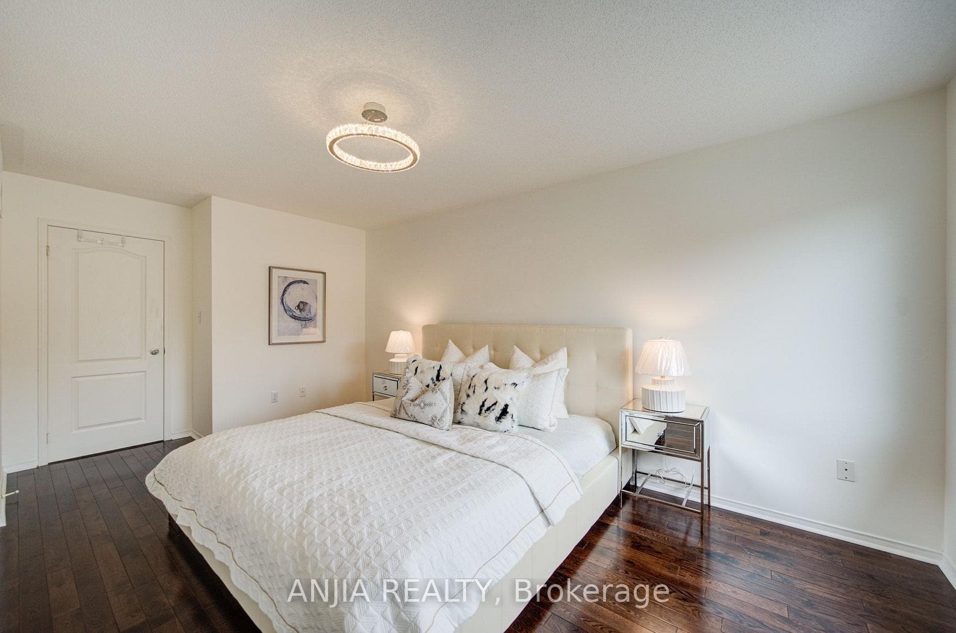 106 Vera Lynn Crescent photo 21