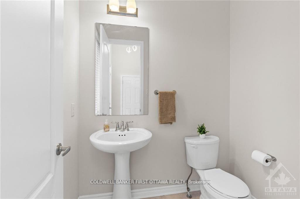 321 MEADOWBREEZE Drive photo 5