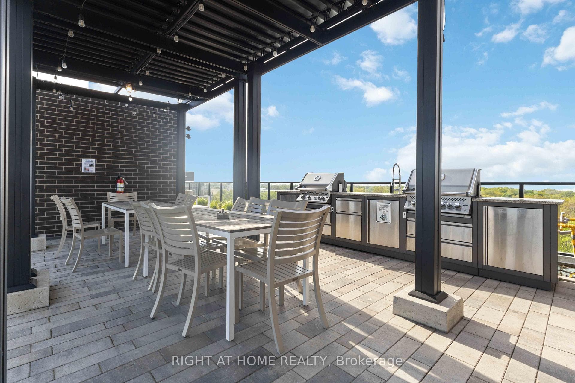 2301 Danforth Avenue Unit PH801 photo 18