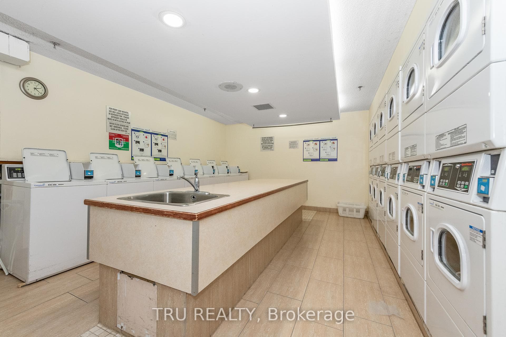 415 GREENVIEW Avenue Unit 805 photo 28