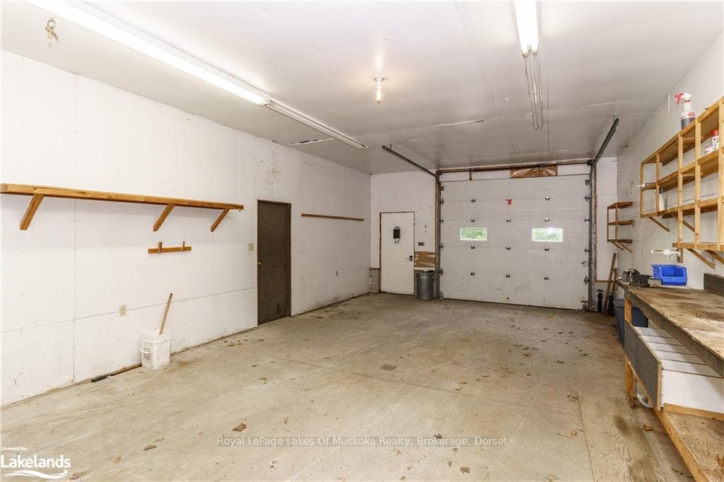 1094 CRUMBY LAKE Drive photo 43