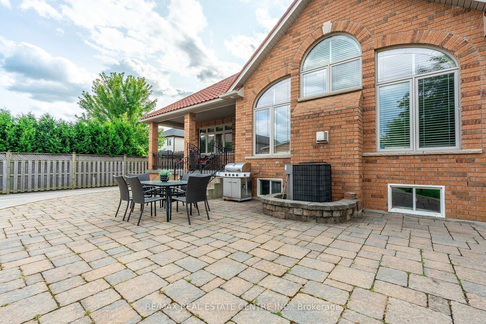 253 GLANCASTER Road photo 34
