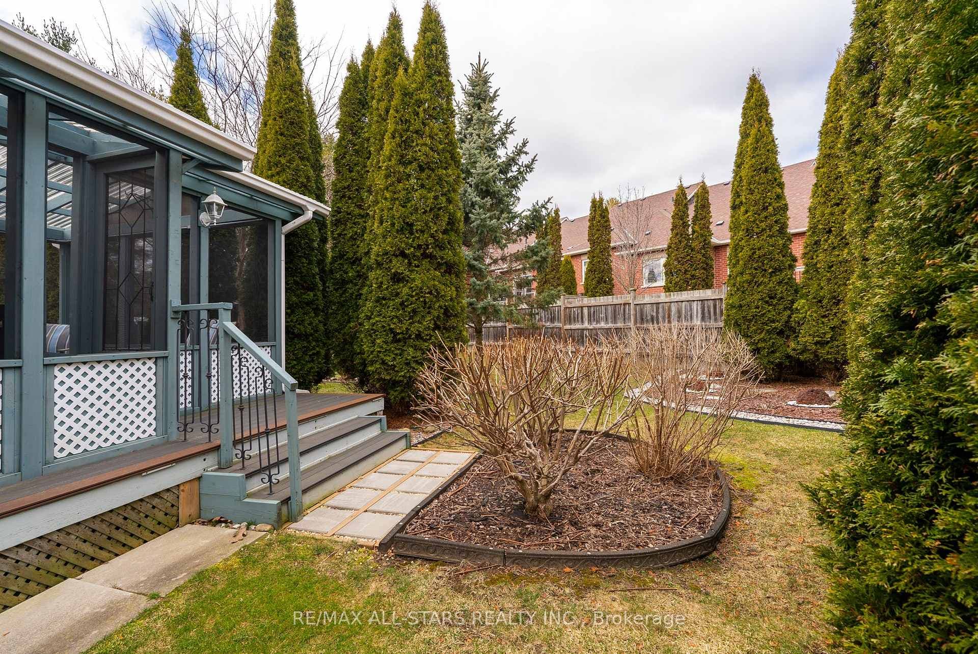 21 Meadow's End Crescent photo 38