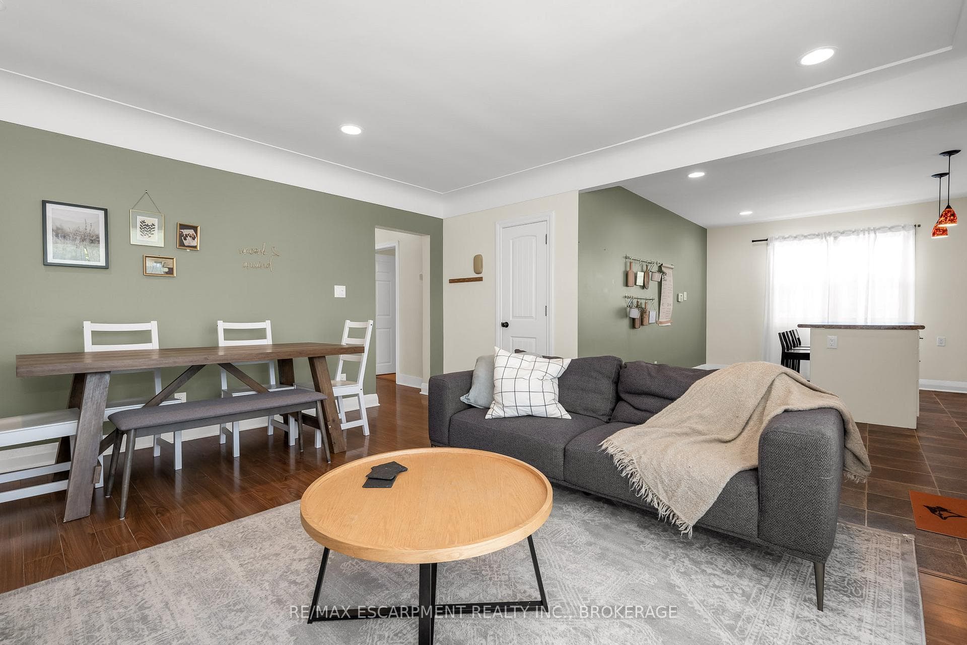16 GOLDEN Boulevard Unit Main photo 6