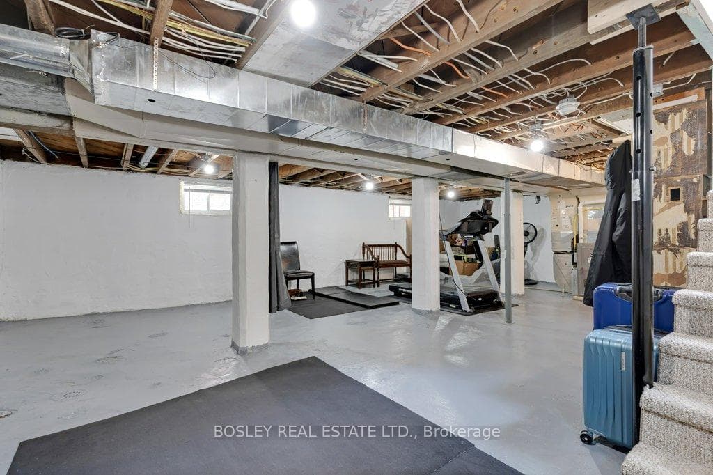281 Cambria Street photo 19