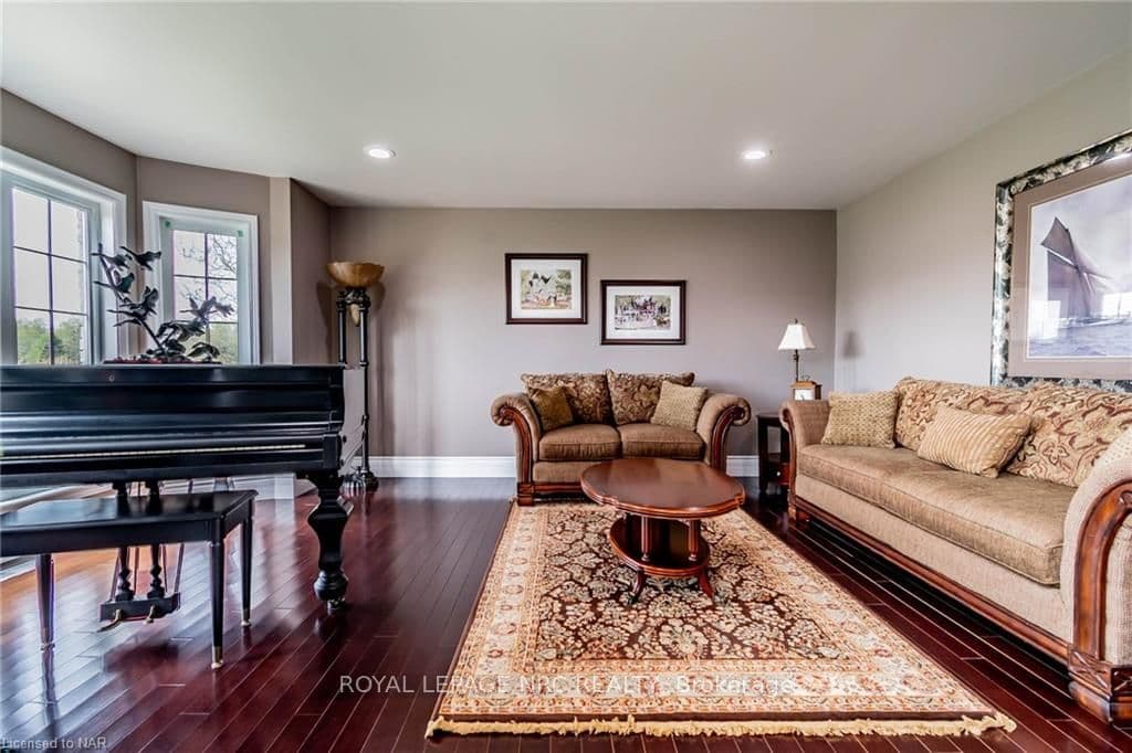 2846 TAMMY Drive photo 3
