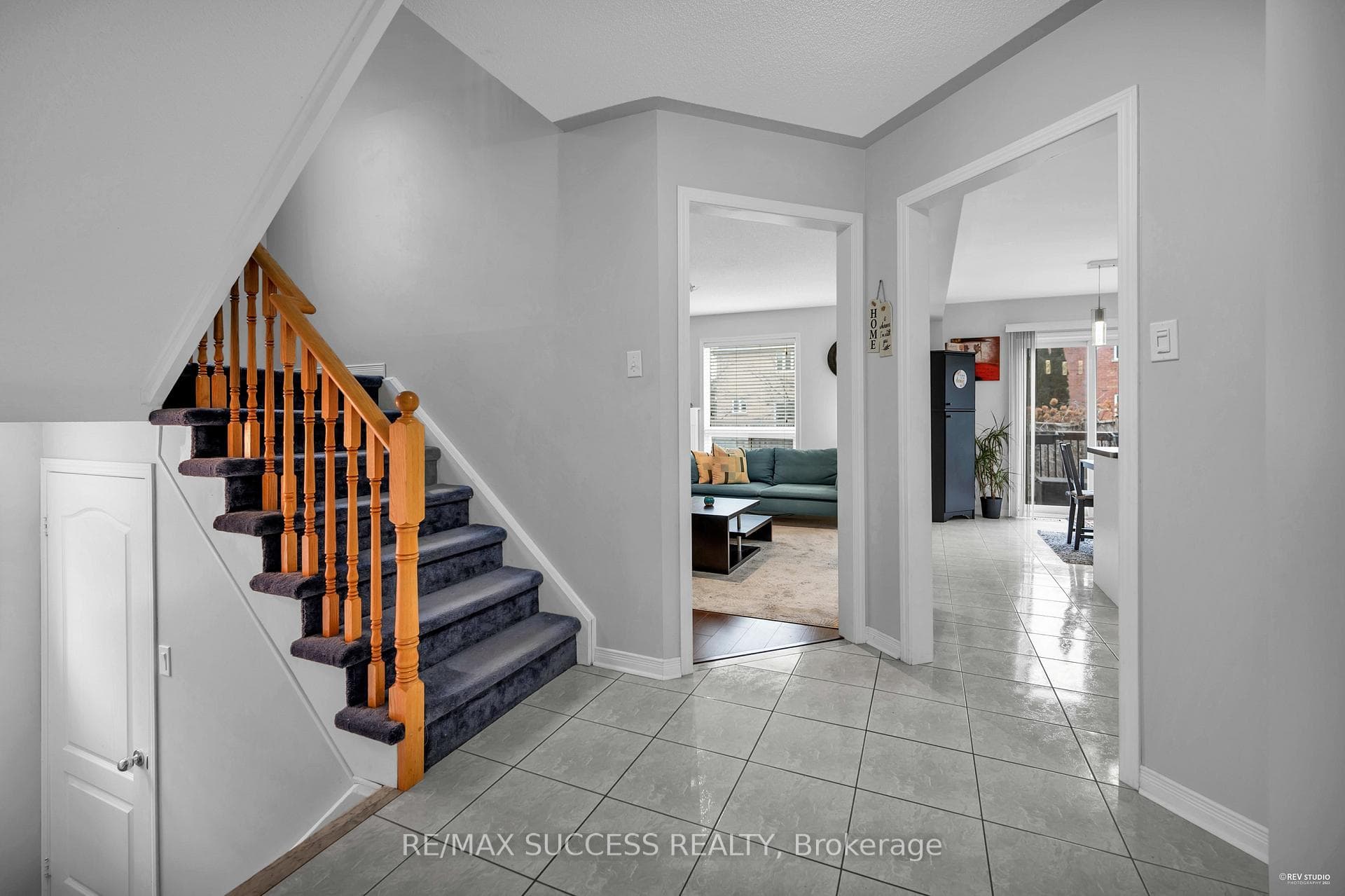 228 Flagstone Way photo 6