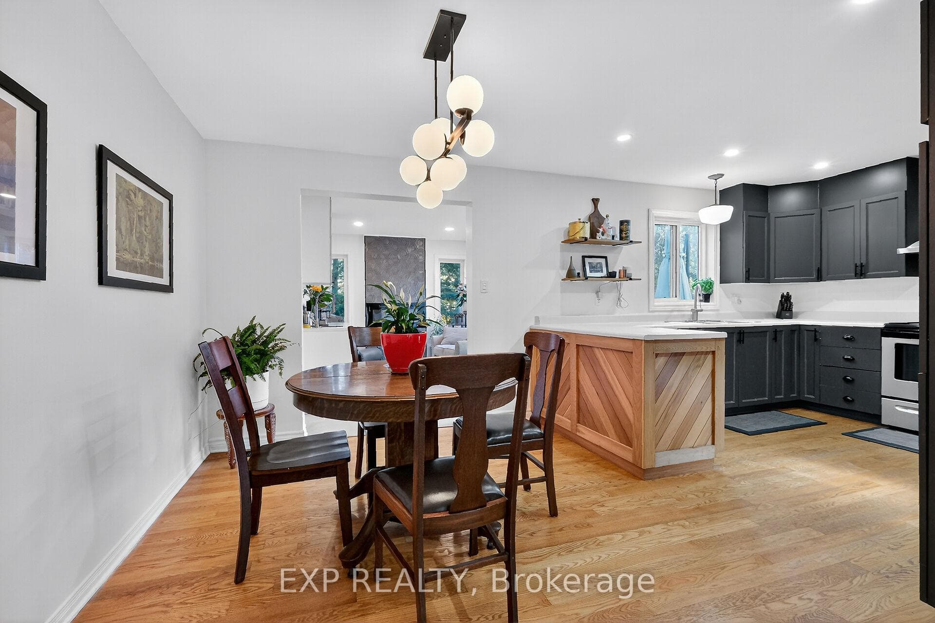 544 Loucks Drive photo 14