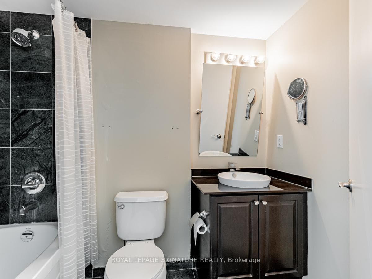 8 Scollard Street Unit 709 photo 15