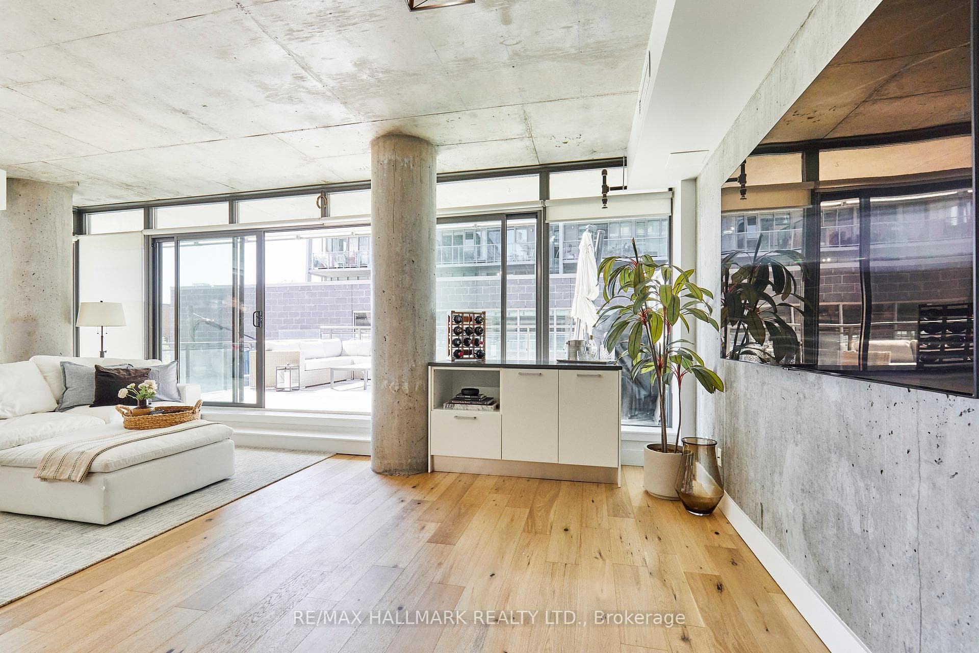 90 Broadview Avenue Unit 211 photo 5