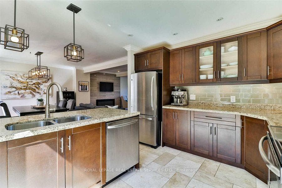 2496 Mainroyal Street photo 16