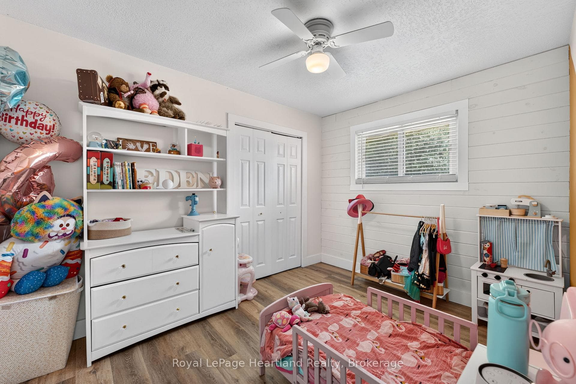 240 Elm Avenue photo 15