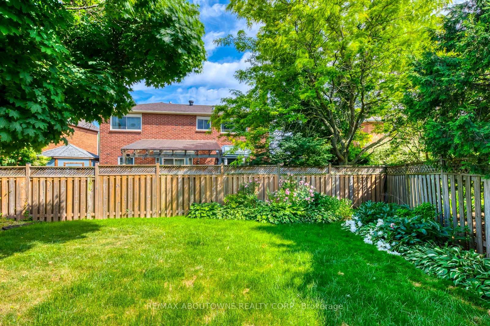 1097 Grandeur Crescent photo 49