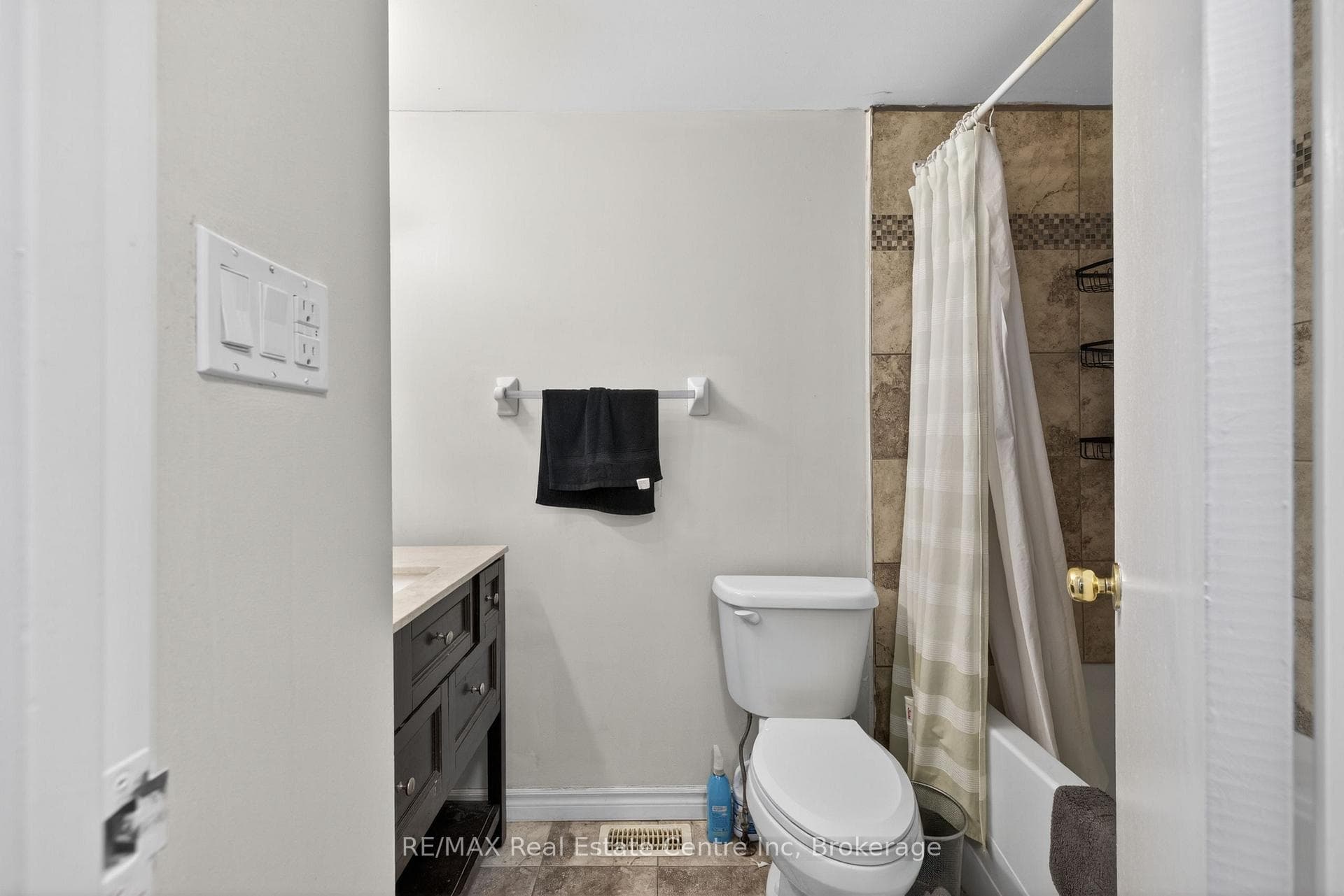 137 Dovercliffe Road photo 21