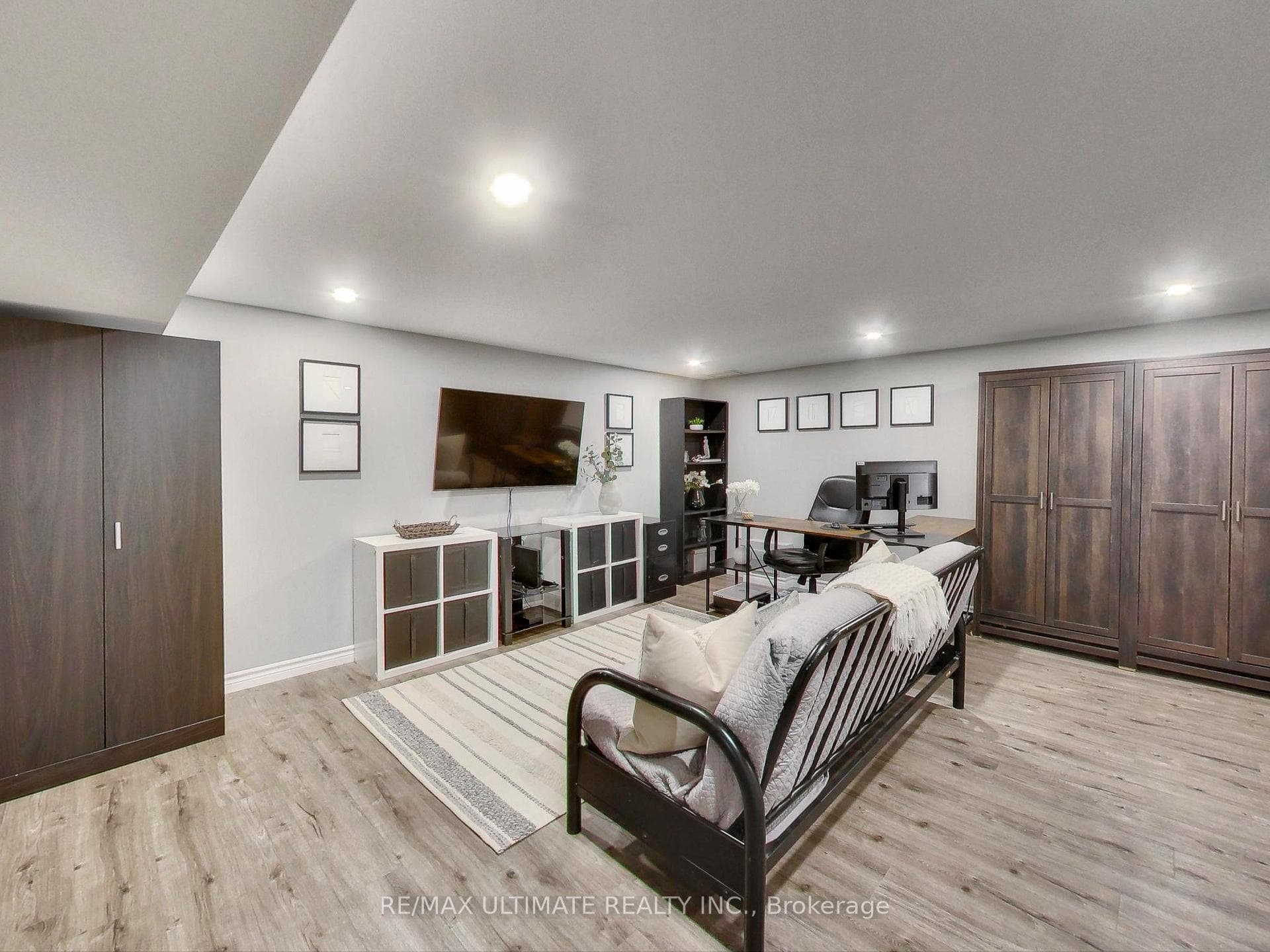 496 Elgin Street photo 28