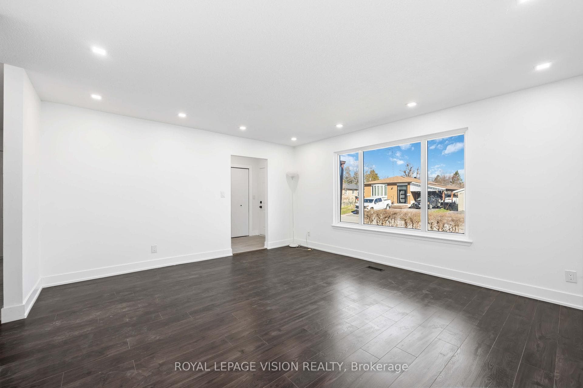 37 Winstanly Crescent photo 13