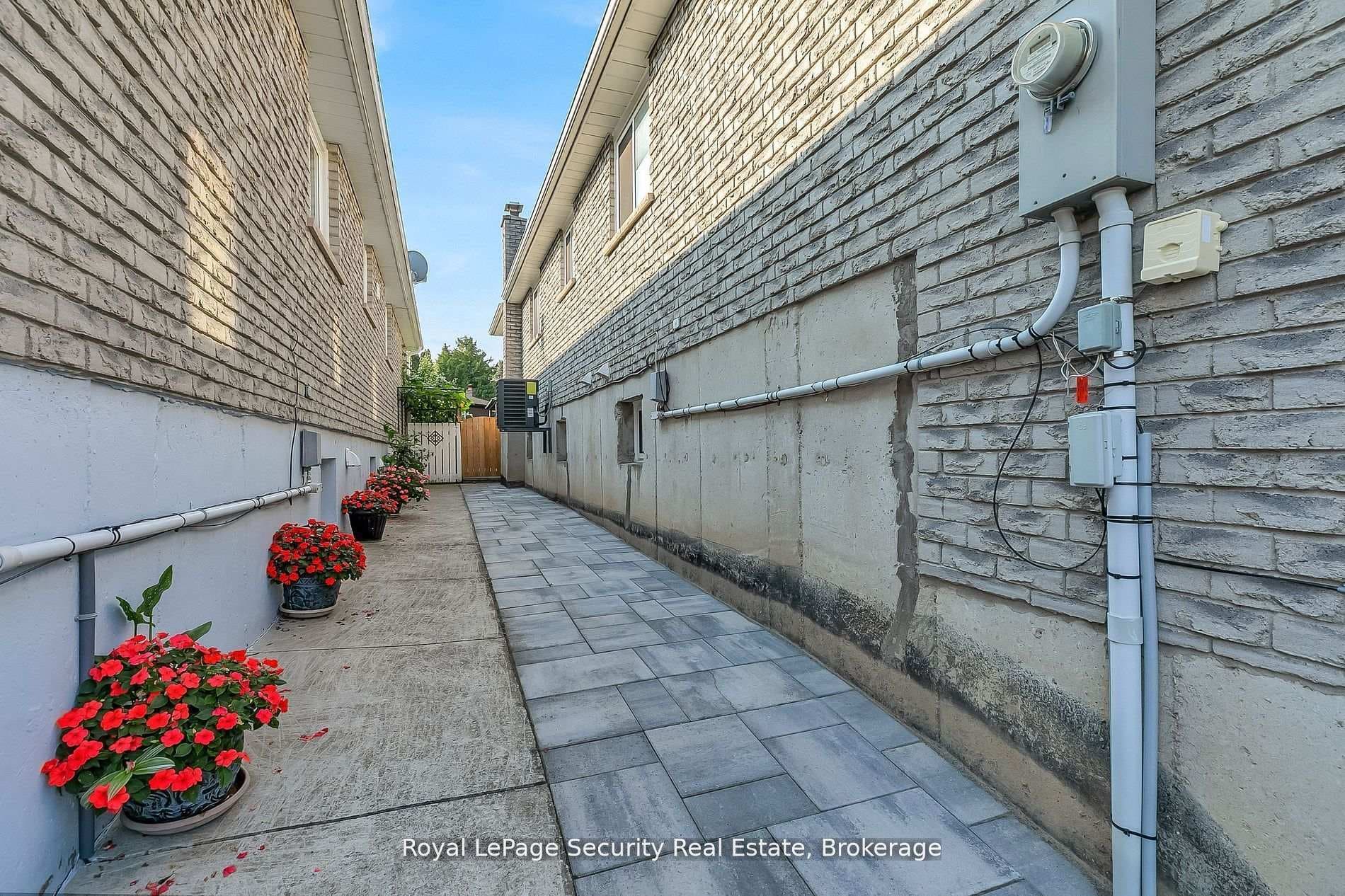 479 Britannia Avenue photo 3