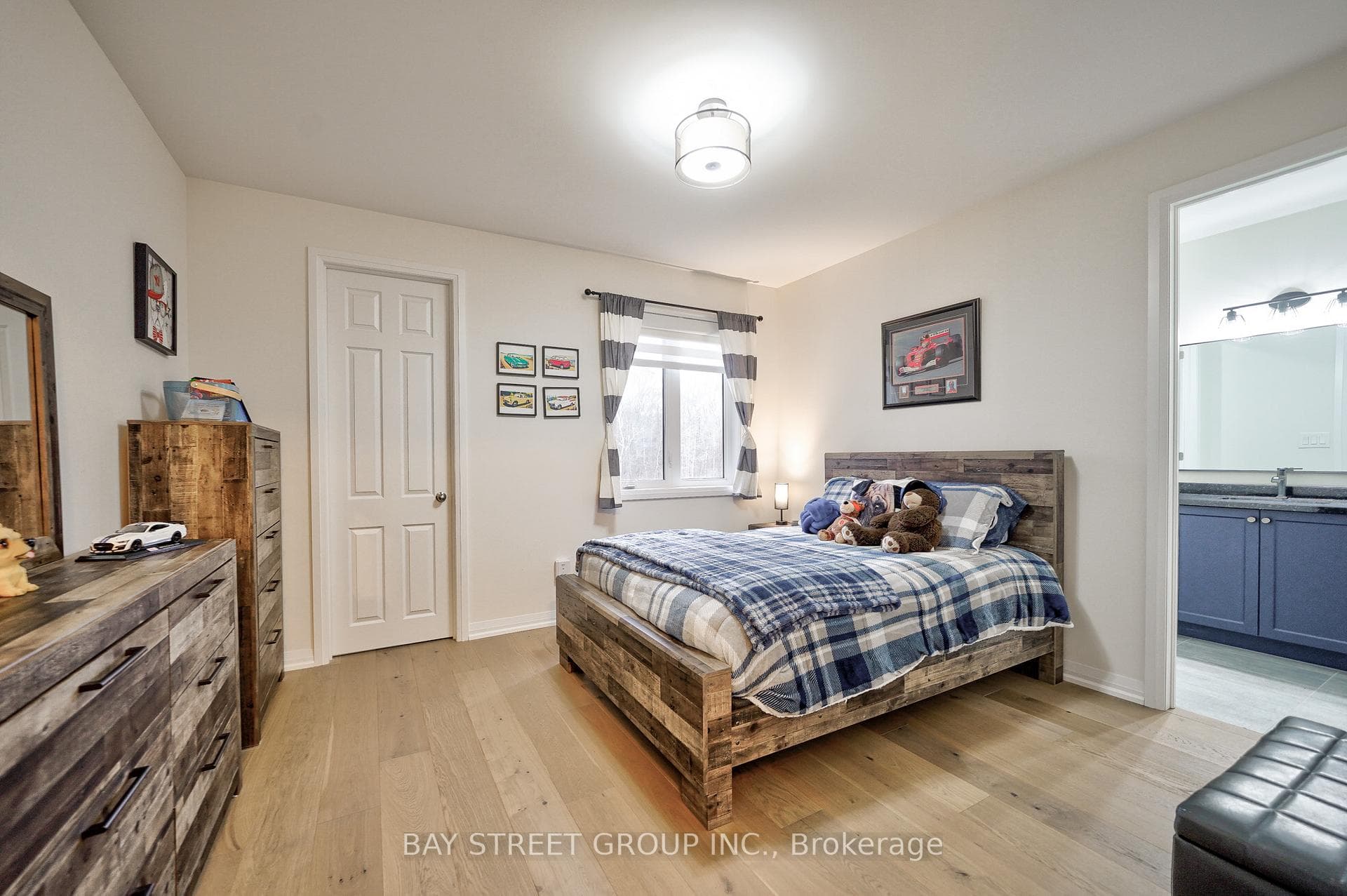 17 THOMPSON Way photo 28