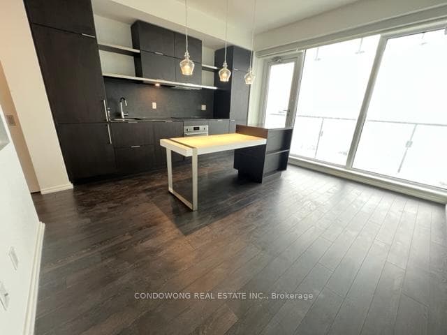 197 Yonge Street Unit 4604 photo 2
