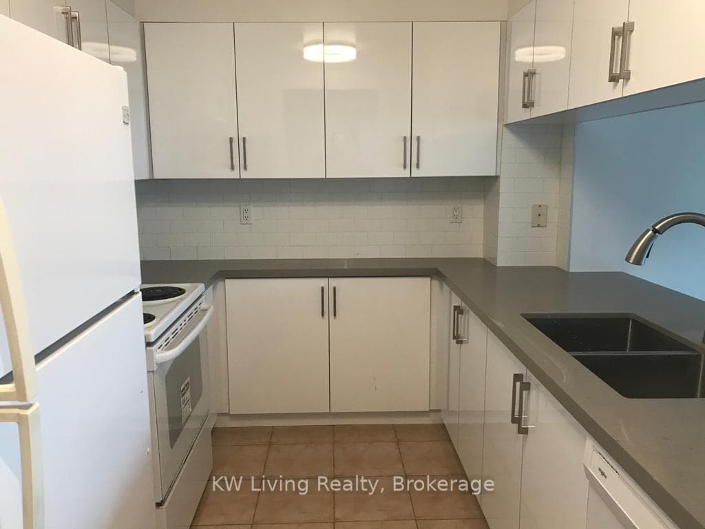 889 Bay Street Unit 503 photo 3
