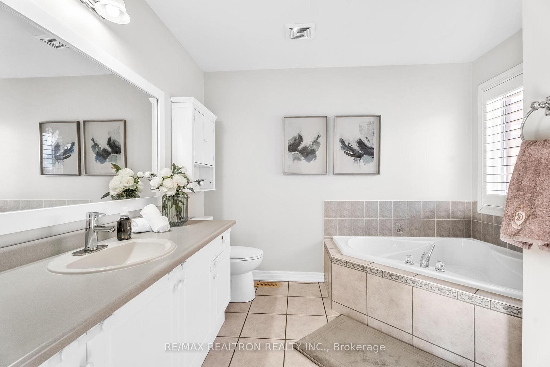 63 Chelton Drive photo 25