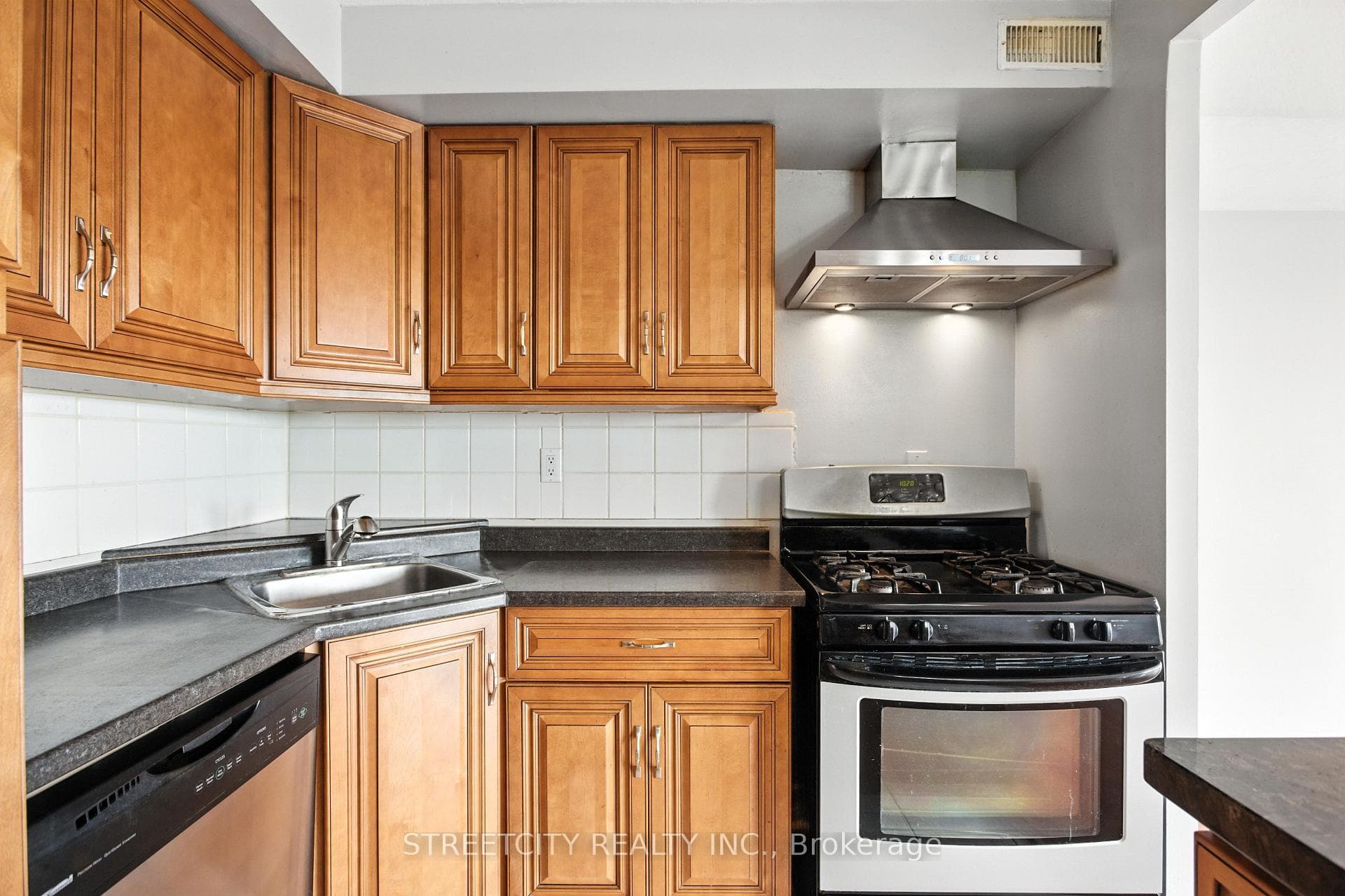Upgraded Appliances/ Gas Stove