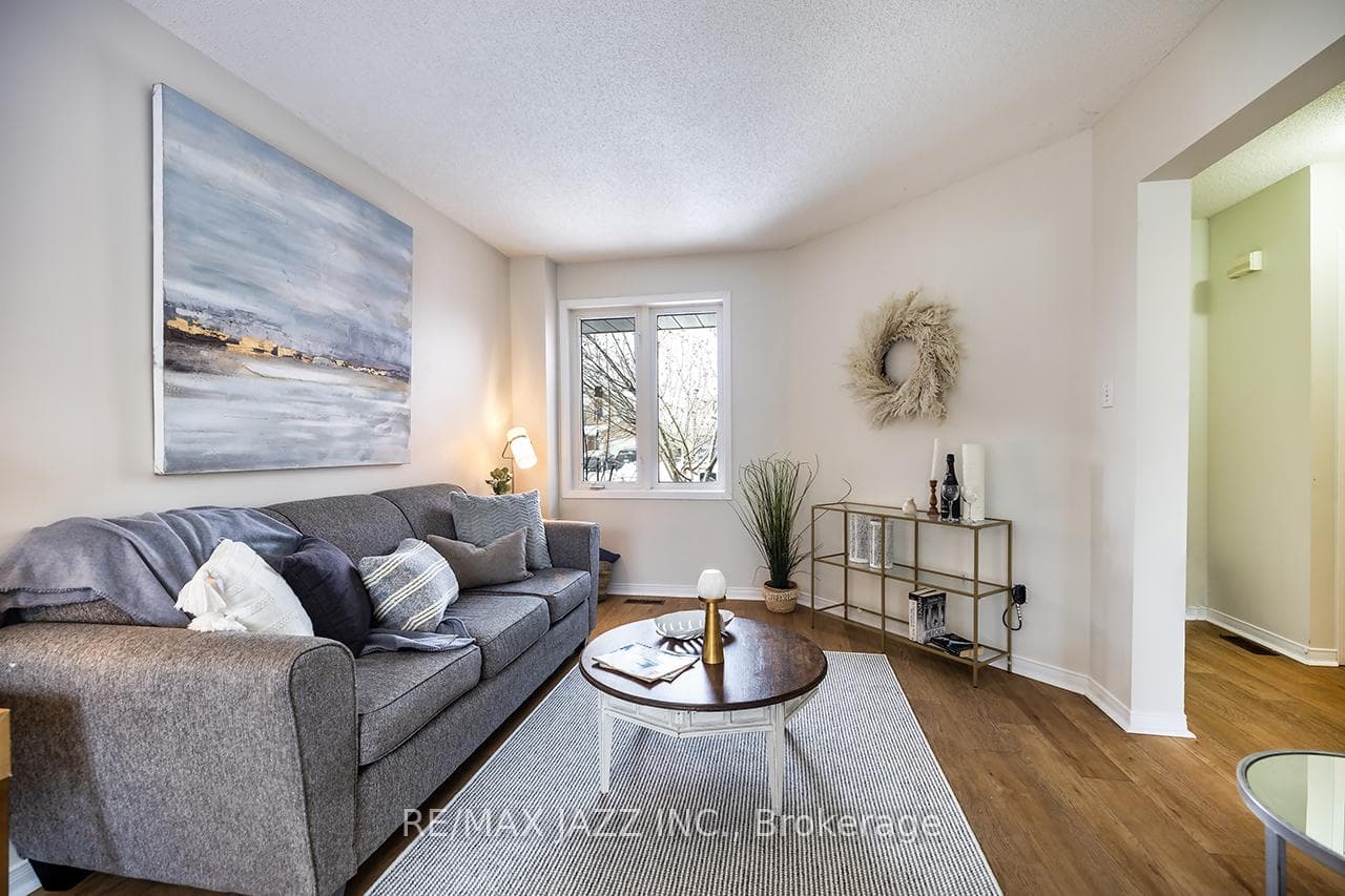 92 McMann Crescent photo 5