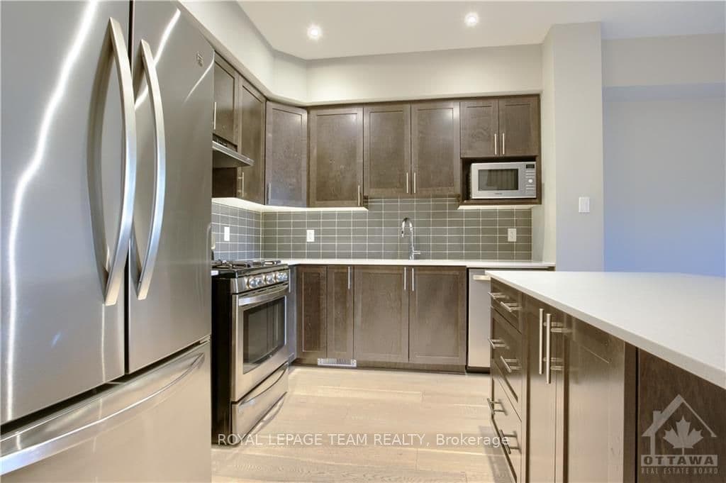 220 LEATHER LEAF Terrace photo 8